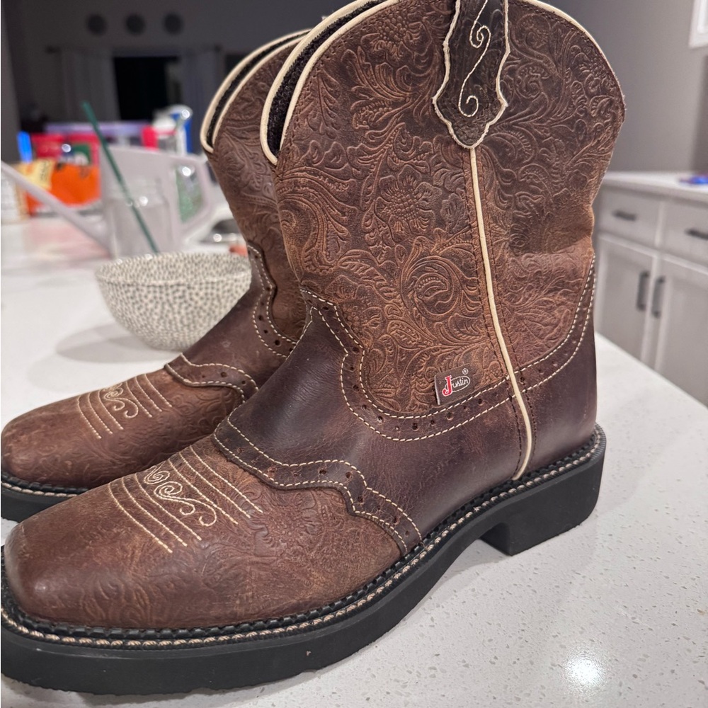 Justin Cowgirl Boots